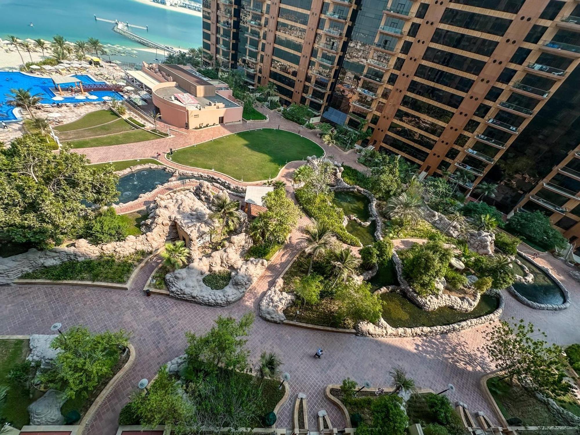 Modern Beachfront 1Br Apartment - Tiara Residence Дубай Екстериор снимка