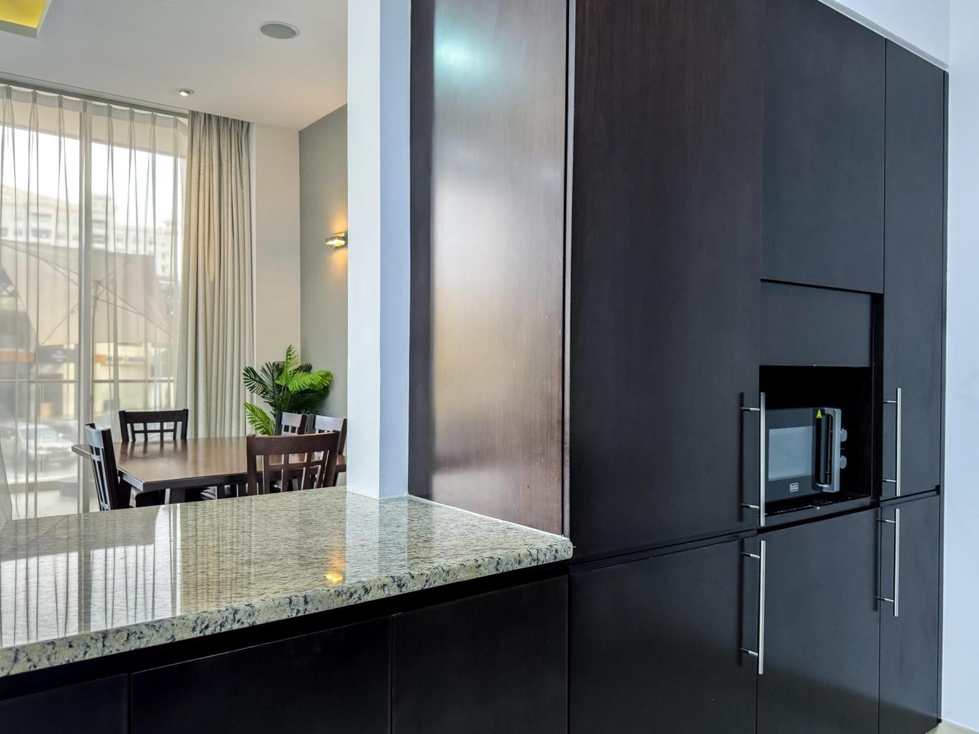 Modern Beachfront 1Br Apartment - Tiara Residence Дубай Екстериор снимка