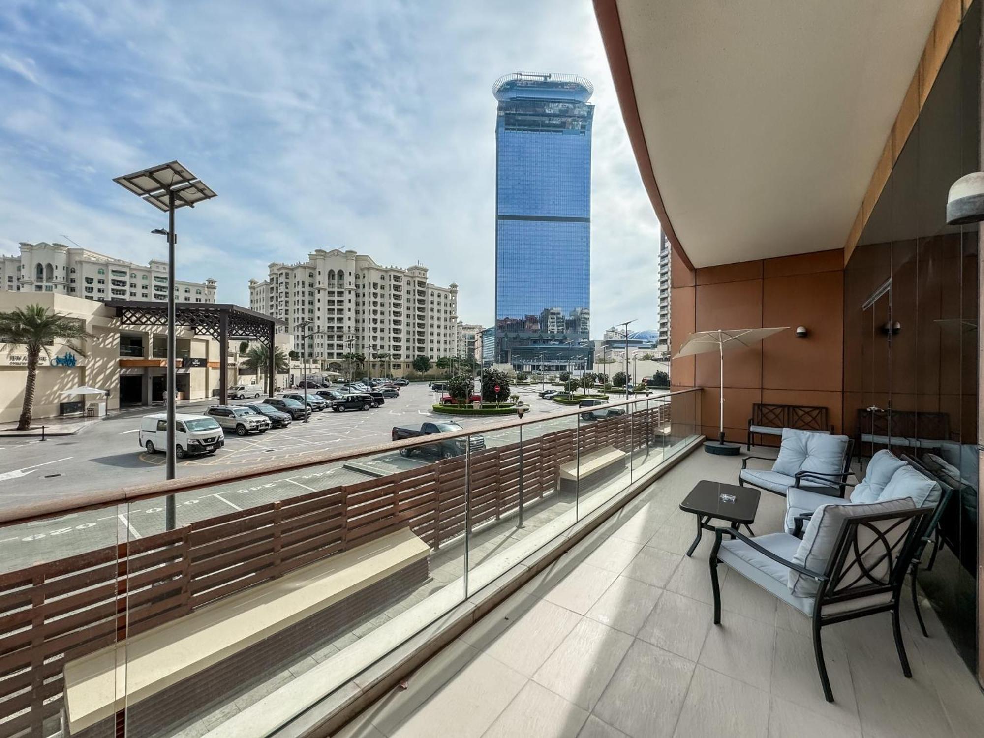 Modern Beachfront 1Br Apartment - Tiara Residence Дубай Екстериор снимка