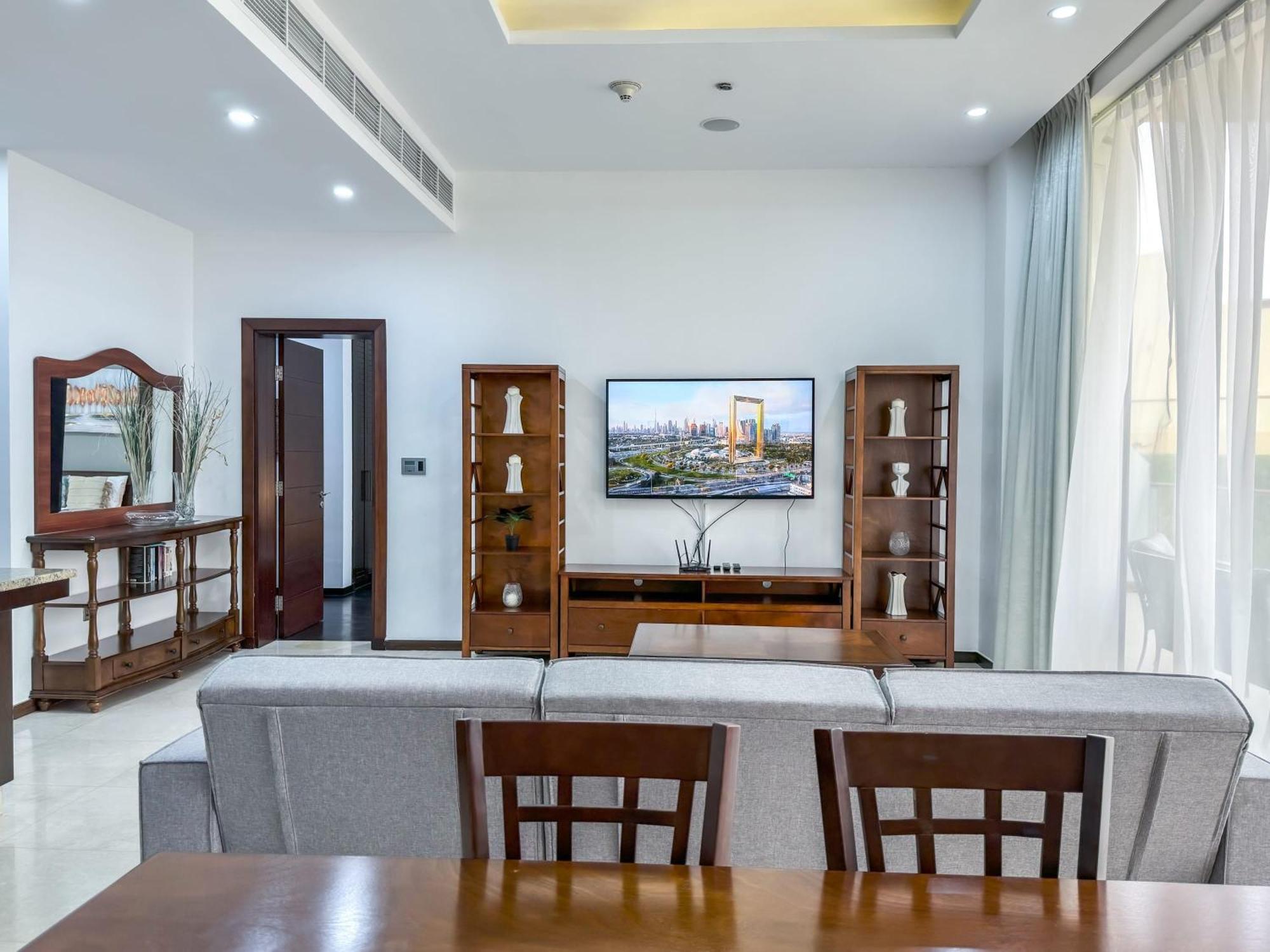 Modern Beachfront 1Br Apartment - Tiara Residence Дубай Екстериор снимка